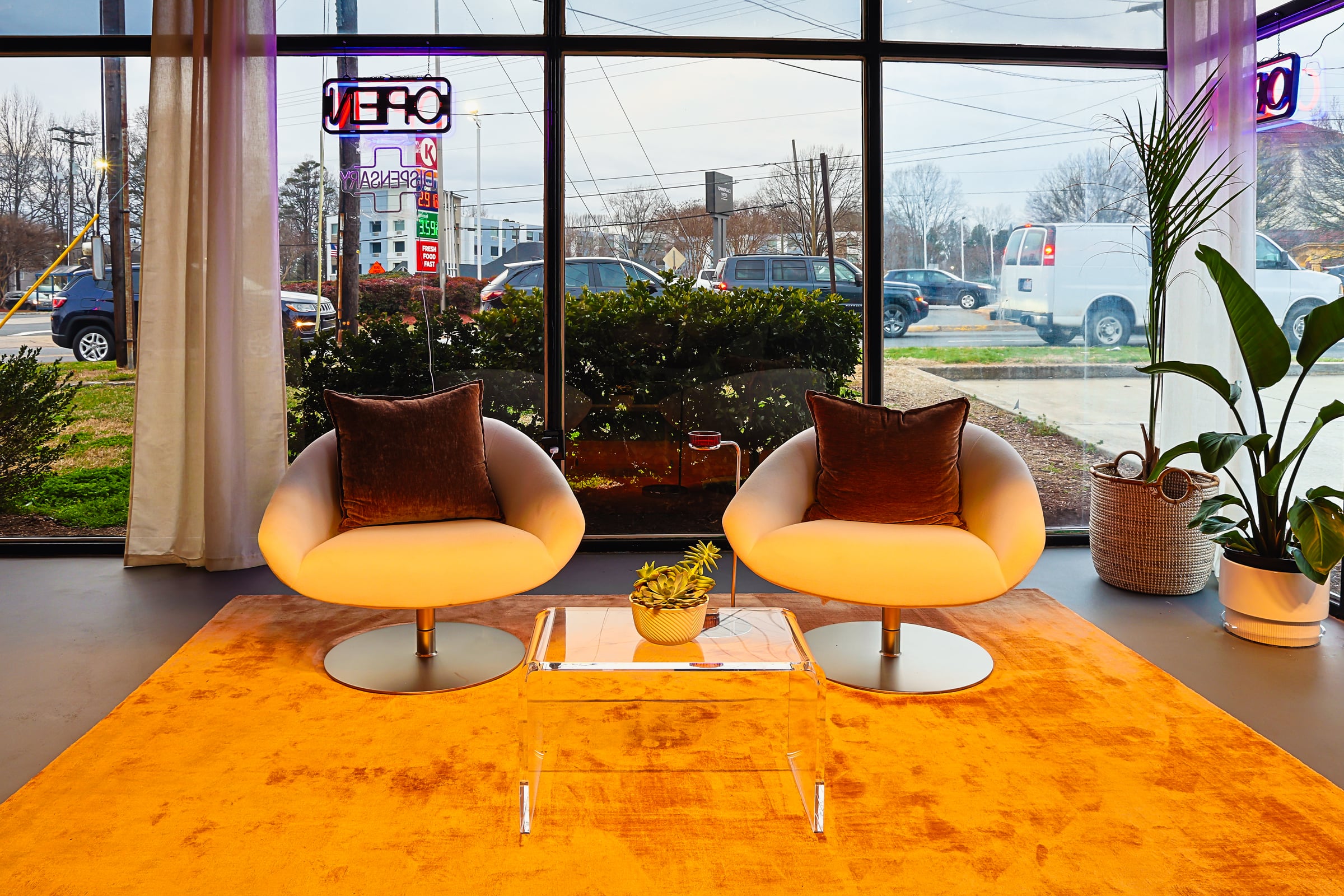 Swivel chairs with velvet pillows